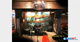 ผลงานการติดตั้ง ระบบเสียงเวทีแสดง ดนตรี ร้าน GODZILLA PUB เอกมัย (กทม.) รับบริการออกแบบ และติดตั้ง ระบบเสียง และระบบภาพ ระบบเสียงห้องประชุม เวทีการแสดง