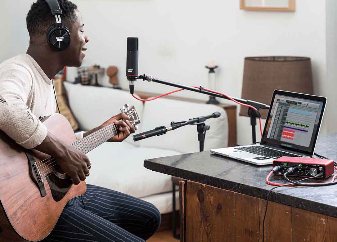 FOCUSRITE SCARLETT 2I2 STUDIO (3RD GEN)
