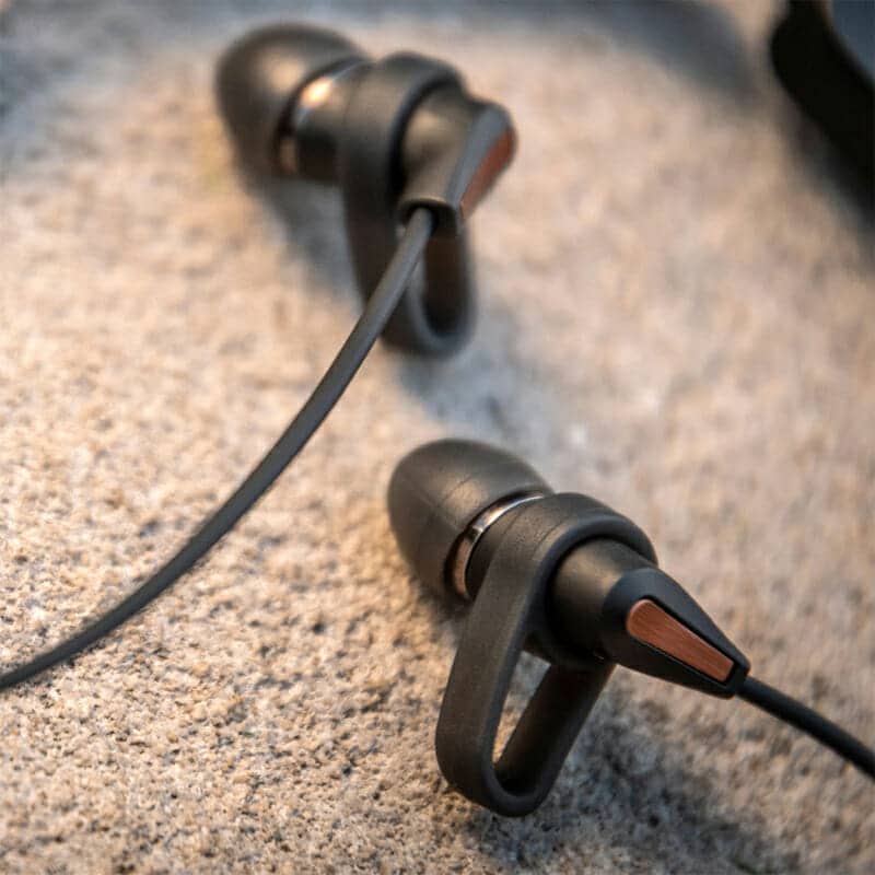 R5 WIRELESS HEADPHONES-7