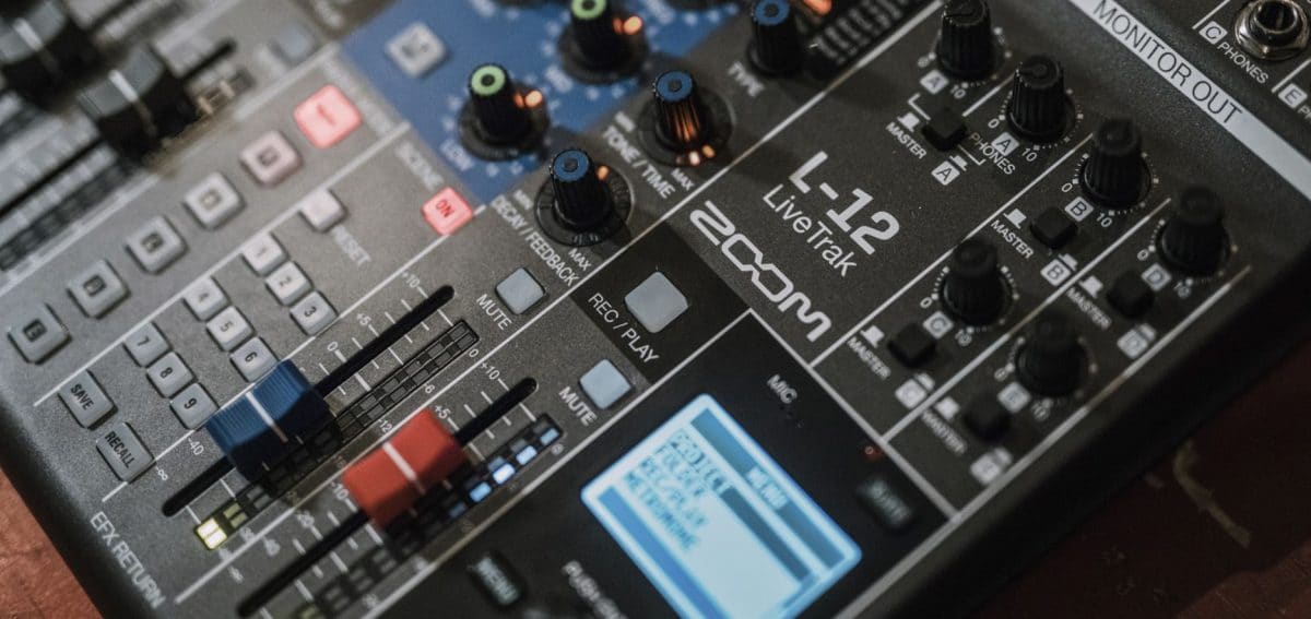 ZOOM THE LIVETRAK L-12