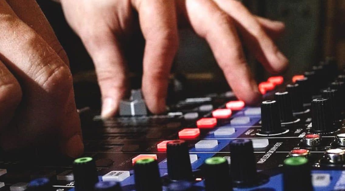 ZOOM THE LIVETRAK L-12