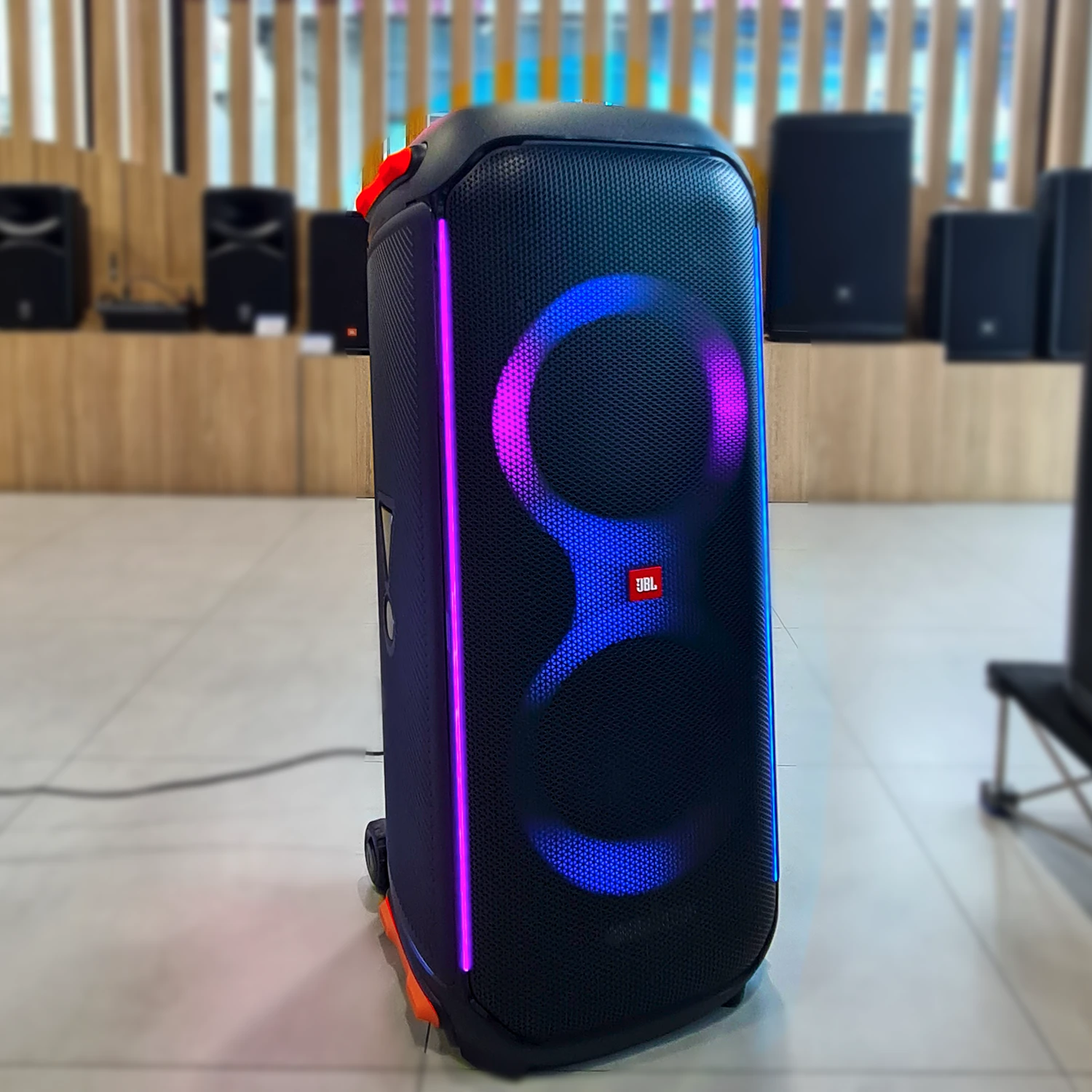 JBL partybox710