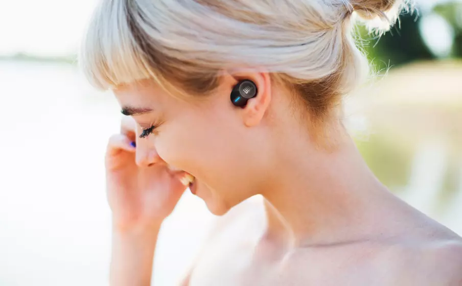 JBL Tune 125TWS Lifestyle1