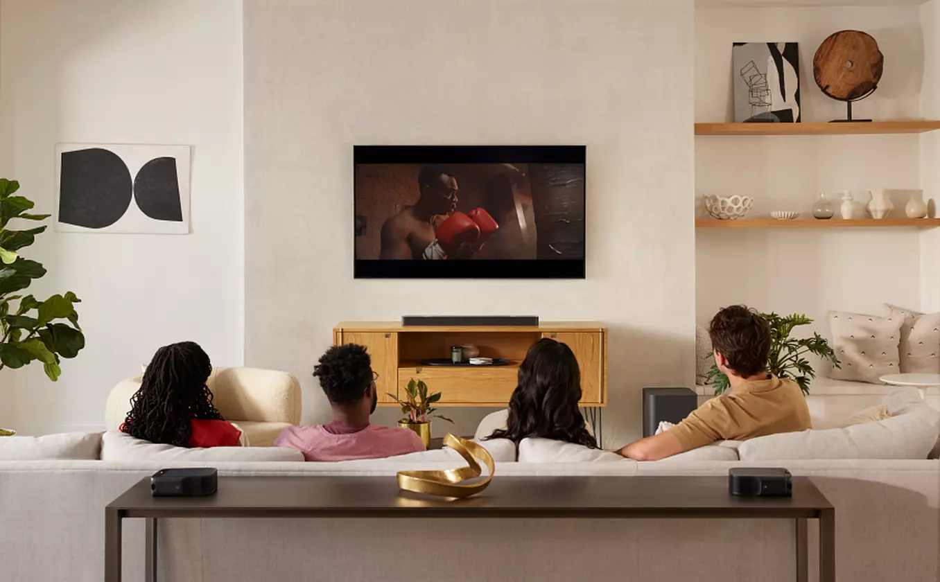 มาพร้อม​ ​Detachable Speaker ลำโพงเสริมมิติเสียงด้านหลังแบบถอดแยกจากซาวด์บาร์