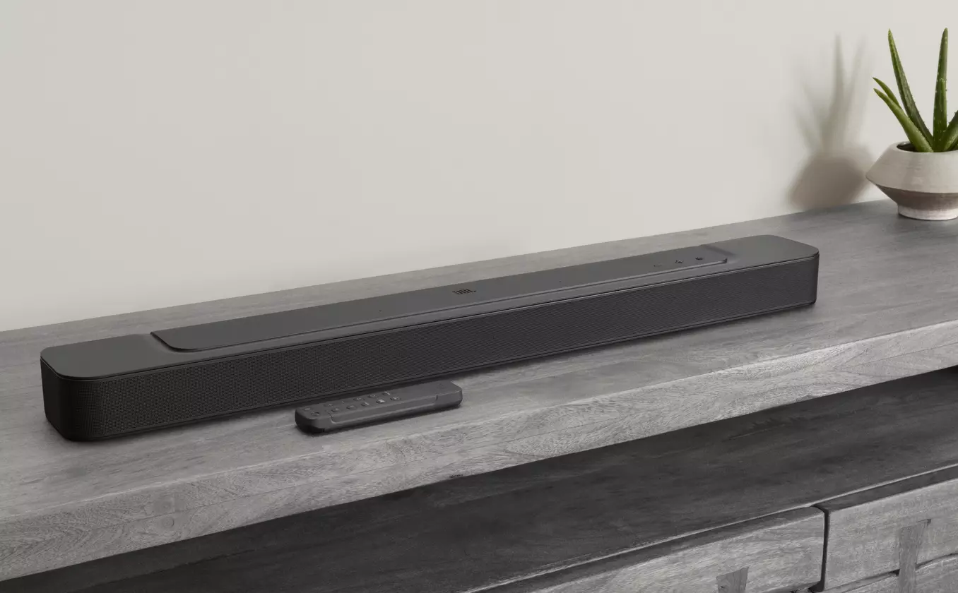 ตัวซาวด์บาร์มาพร้อม Wi-Fi รองรับการใช้งานแบบไร้สายผ่าน Airplay, Alexa Multi-Room Music และ Chromecast